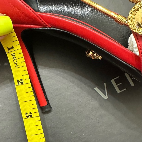AUTHENTIC Versace red 100% leather women’s “safety pin” pump size 8 - Picture 9 of 10